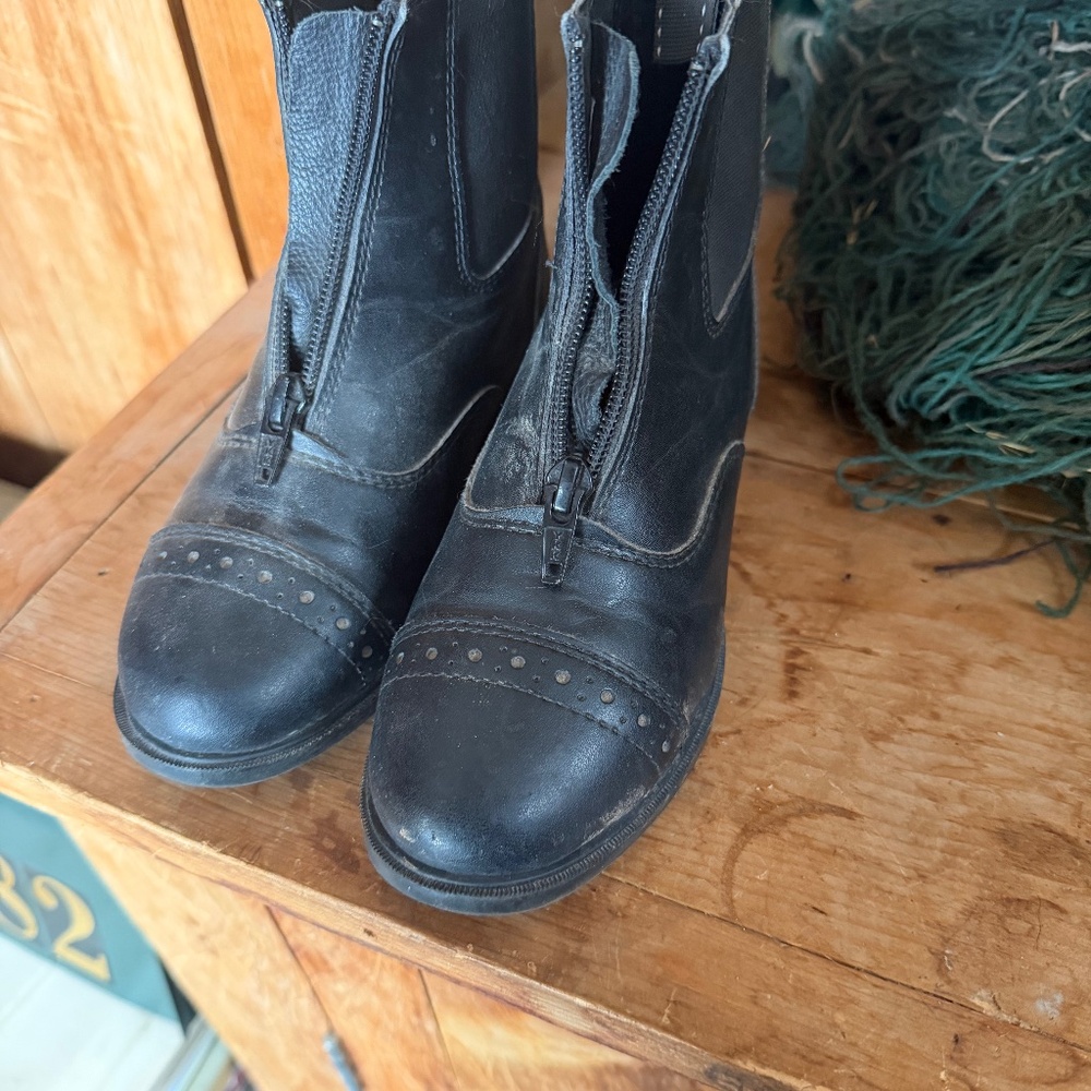 Kids paddock boots